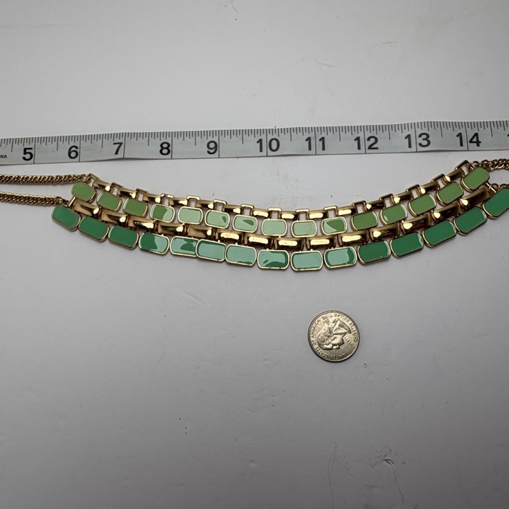 Gorgeous Vintage Inspired Gold Tone and Green Bib-Style Necklace - Picture 9 of 9